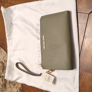 Michael Kors LG Double Zip Wristlet. New.